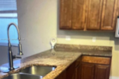 House in Port St. Lucie, Florida 4 bedrooms, 183.3 sq.m. № 2033722 - photo 3