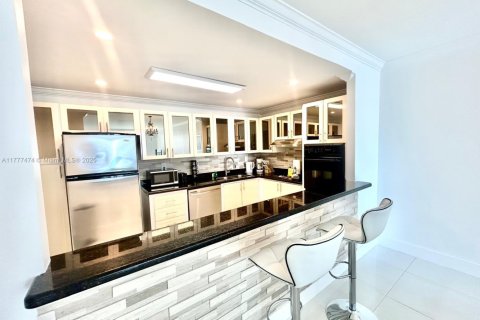 Condominio en venta en Sunny Isles Beach, Florida, 2 dormitorios, 93.37 m2 № 1934889 - foto 5