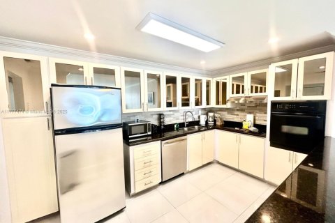 Condominio en venta en Sunny Isles Beach, Florida, 2 dormitorios, 93.37 m2 № 1934889 - foto 6