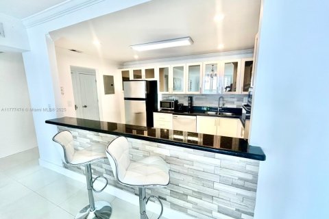 Condominio en venta en Sunny Isles Beach, Florida, 2 dormitorios, 93.37 m2 № 1934889 - foto 7