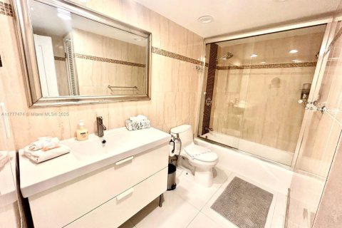 Condominio en venta en Sunny Isles Beach, Florida, 2 dormitorios, 93.37 m2 № 1934889 - foto 13