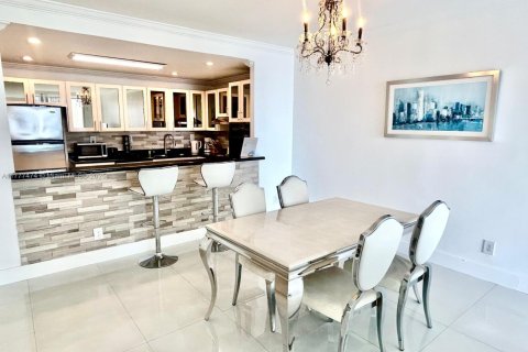 Condominio en venta en Sunny Isles Beach, Florida, 2 dormitorios, 93.37 m2 № 1934889 - foto 1