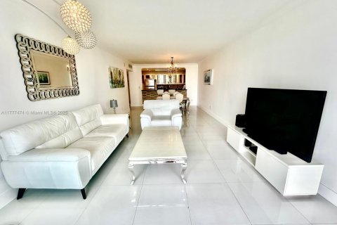 Condominio en venta en Sunny Isles Beach, Florida, 2 dormitorios, 93.37 m2 № 1934889 - foto 4