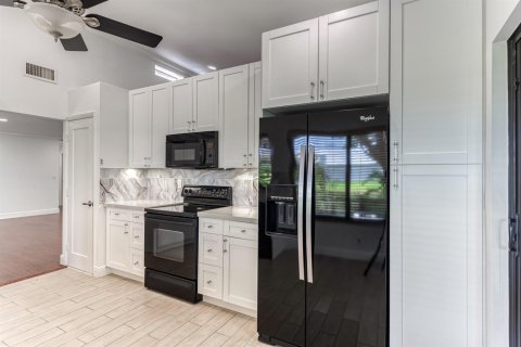 Villa ou maison à louer à Boynton Beach, Floride: 3 chambres, 154.87 m2 № 2387757 - photo 8