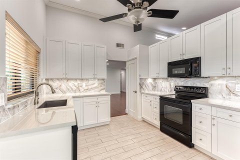 Villa ou maison à louer à Boynton Beach, Floride: 3 chambres, 154.87 m2 № 2387757 - photo 7