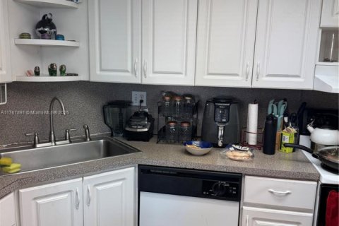 Copropriété à louer à Hallandale Beach, Floride: 1 chambre, 89.93 m2 № 1985466 - photo 11