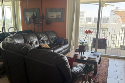 Copropriété à louer à Hallandale Beach, Floride: 1 chambre, 89.93 m2 № 1985466 - photo 4