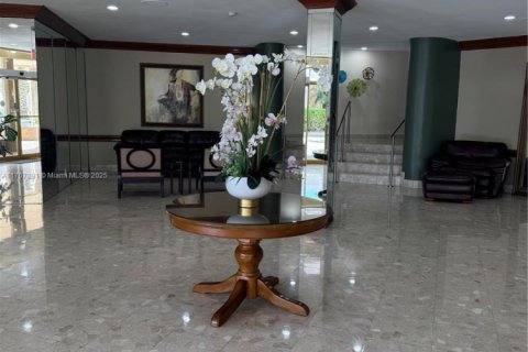 Copropriété à louer à Hallandale Beach, Floride: 1 chambre, 89.93 m2 № 1985466 - photo 2