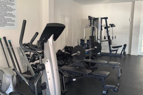 Copropriété à louer à Hallandale Beach, Floride: 1 chambre, 89.93 m2 № 1985466 - photo 13