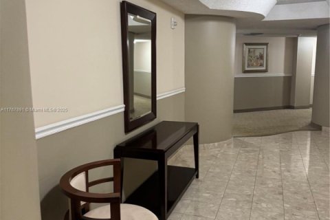 Copropriété à louer à Hallandale Beach, Floride: 1 chambre, 89.93 m2 № 1985466 - photo 3