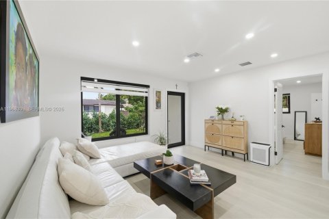 Casa en venta en Hollywood, Florida, 3 dormitorios, 121.14 m2 № 2031631 - foto 3