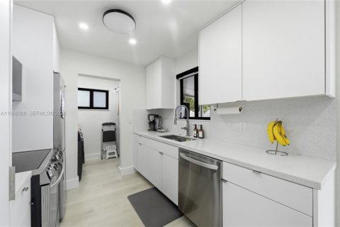 Casa en venta en Hollywood, Florida, 3 dormitorios, 121.14 m2 № 2031631 - foto 12