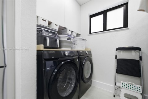 Casa en venta en Hollywood, Florida, 3 dormitorios, 121.14 m2 № 2031631 - foto 14