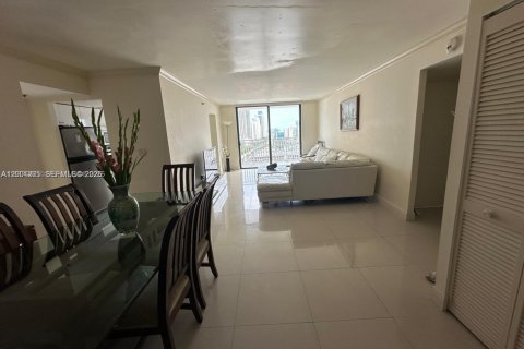 Condo in Sunny Isles Beach, Florida, 2 bedrooms  № 2065378 - photo 7