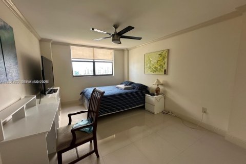 Condo in Sunny Isles Beach, Florida, 2 bedrooms  № 2065378 - photo 3