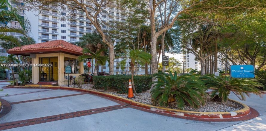 Condo in Sunny Isles Beach, Florida, 2 bedrooms  № 2065378