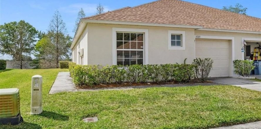 House in Zephyrhills, Florida 3 bedrooms, 131.92 sq.m. № 1219939