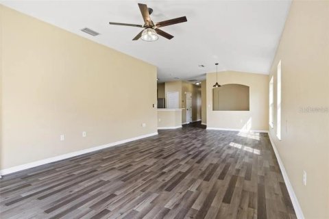 House in Zephyrhills, Florida 3 bedrooms, 131.92 sq.m. № 1219939 - photo 15