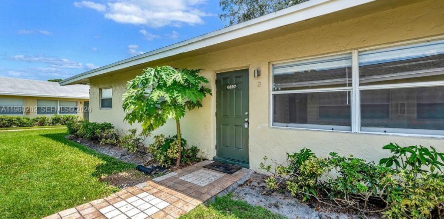 Apartment in Margate, Florida 2 bedrooms, 81.29 sq.m. № 2046490