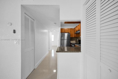 Apartment in Margate, Florida 2 bedrooms, 81.29 sq.m. № 2046490 - photo 9