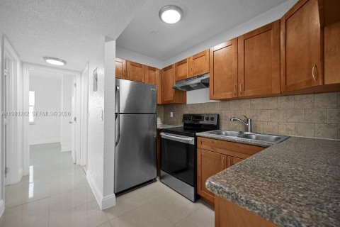 Apartment in Margate, Florida 2 bedrooms, 81.29 sq.m. № 2046490 - photo 3