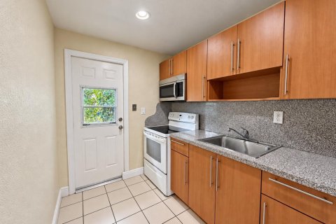 Appartement à louer à Lauderhill, Floride: 1 chambre, 205.78 m2 № 2439297 - photo 5