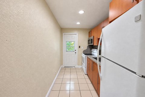 Appartement à louer à Lauderhill, Floride: 1 chambre, 205.78 m2 № 2439297 - photo 6