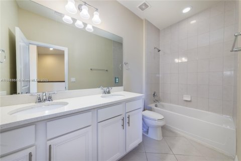 Adosado en alquiler en Hollywood, Florida, 3 dormitorios, 164.25 m2 № 1944138 - foto 17