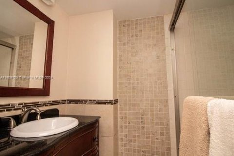 Condominio en venta en Hallandale Beach, Florida, 2 dormitorios, 130.06 m2 № 1864780 - foto 26