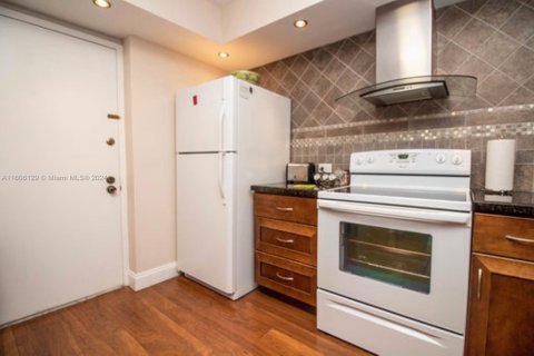 Condominio en venta en Hallandale Beach, Florida, 2 dormitorios, 130.06 m2 № 1864780 - foto 17