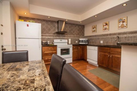 Condominio en venta en Hallandale Beach, Florida, 2 dormitorios, 130.06 m2 № 1864780 - foto 12