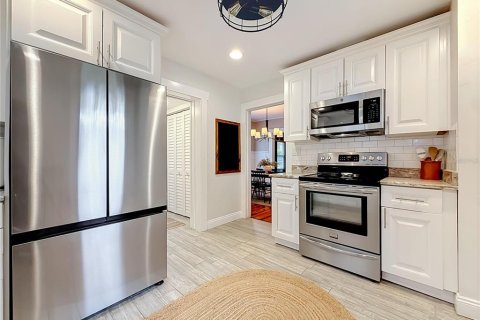 House in Palm Harbor, Florida 3 bedrooms, 226.31 sq.m. № 2215706 - photo 14