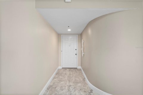 Condo in Punta Gorda, Florida, 2 bedrooms  № 2228310 - photo 6