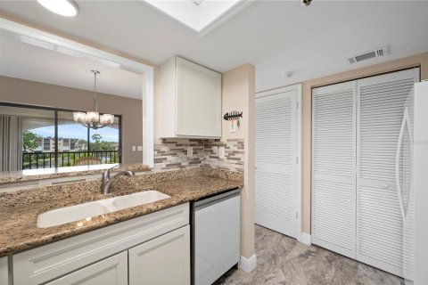 Condo in Punta Gorda, Florida, 2 bedrooms  № 2228310 - photo 18