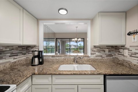 Condo in Punta Gorda, Florida, 2 bedrooms  № 2228310 - photo 17
