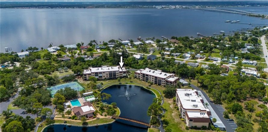 Condo in Punta Gorda, Florida, 2 bedrooms  № 2228310