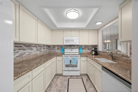 Condo in Punta Gorda, Florida, 2 bedrooms  № 2228310 - photo 16