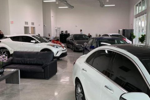 Commercial property in Doral, Florida № 1766890 - photo 12