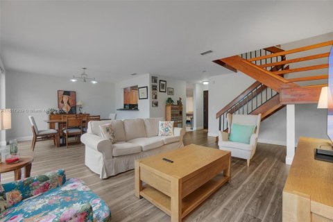 Townhouse in Doral, Florida 3 bedrooms, 159.05 sq.m. № 1962614 - photo 7