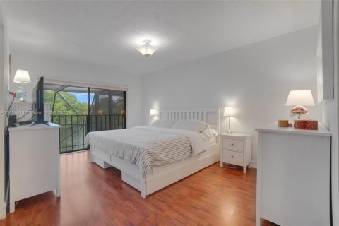 Townhouse in Doral, Florida 3 bedrooms, 159.05 sq.m. № 1962614 - photo 23