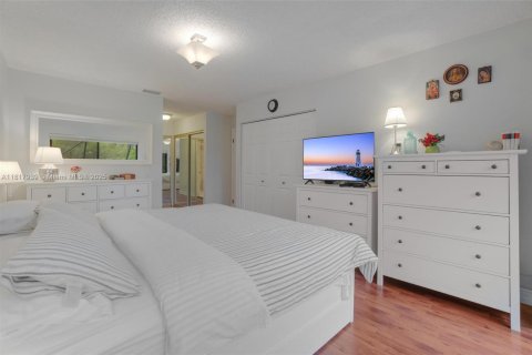 Townhouse in Doral, Florida 3 bedrooms, 159.05 sq.m. № 1962614 - photo 24