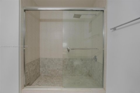 Townhouse in Doral, Florida 3 bedrooms, 159.05 sq.m. № 1962614 - photo 28