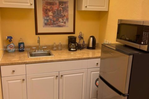 Propiedad comercial en venta en Lauderhill, Florida № 2061993 - foto 5