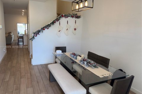 Touwnhouse à louer à Homestead, Floride: 4 chambres, 169.64 m2 № 1998316 - photo 2