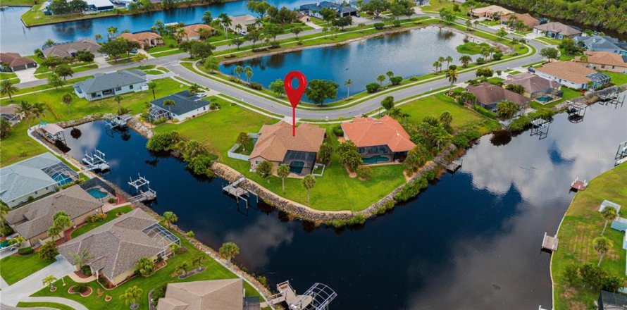 Casa en North Port, Florida 4 dormitorios, 250.46 m2 № 2215367