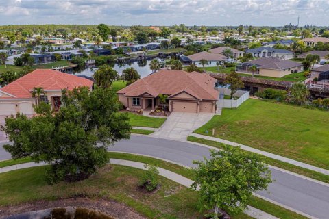 Casa en venta en North Port, Florida, 4 dormitorios, 250.46 m2 № 2215367 - foto 12