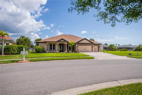 Casa en venta en North Port, Florida, 4 dormitorios, 250.46 m2 № 2215367 - foto 2