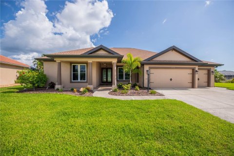 Casa en venta en North Port, Florida, 4 dormitorios, 250.46 m2 № 2215367 - foto 4