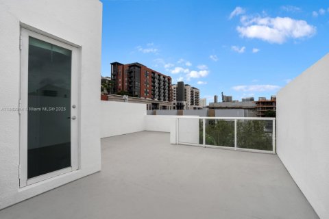 Condo in Fort Lauderdale, Florida, 3 bedrooms  № 1890158 - photo 1