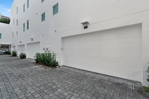 Condo in Fort Lauderdale, Florida, 3 bedrooms  № 1890158 - photo 18